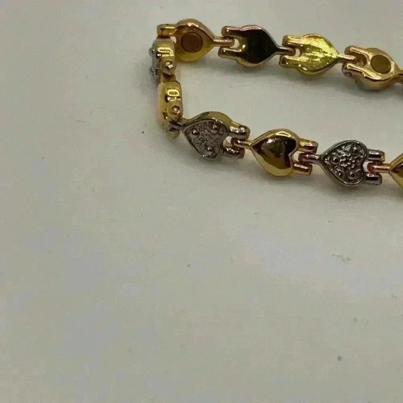 Linked hearts bracelet - Picture 2 of 4